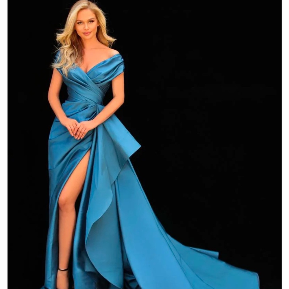 Elegant Burgundy Evening Gown